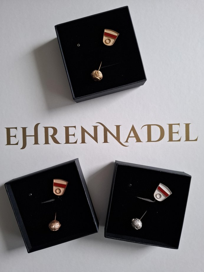 Ehrennadeln
